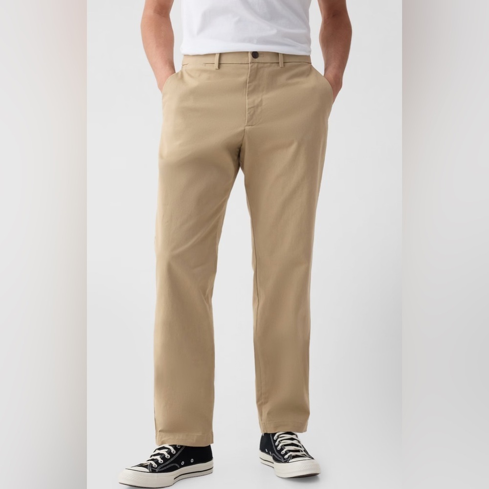 NWT Gap Khakis in Relaxed Fit Size 34x32
100% cotton